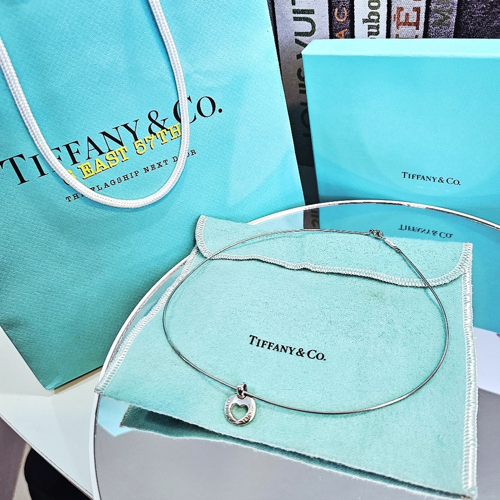 💘Tiffany & Co. Heart Circle 1999 Stencil Cut-Out Necklace in 925 STER Silver✨️